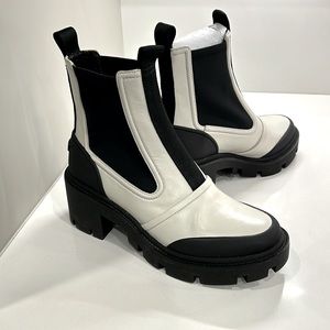 NWT- Tory Burch Chelsea Lug boots in Ivory/Black size 9